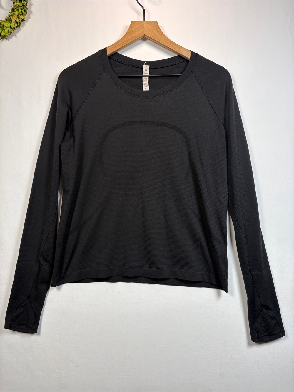 LULULEMON Swiftly Tech Long Sleeve Seamless Black Top size 12